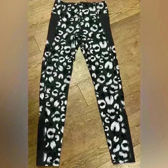 Puma Leopard Print Black and White Leggings Size Small - Picture 3 of 7